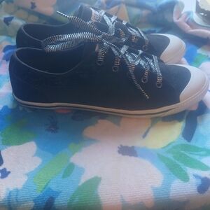 Guess Black and White Women's Sneakers With Silver Laces
